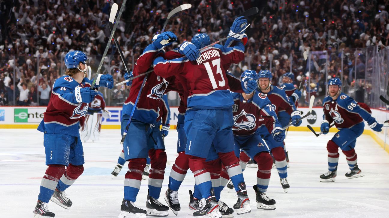 Avalanche survive in OT against Lightning and more scenes from Game 1