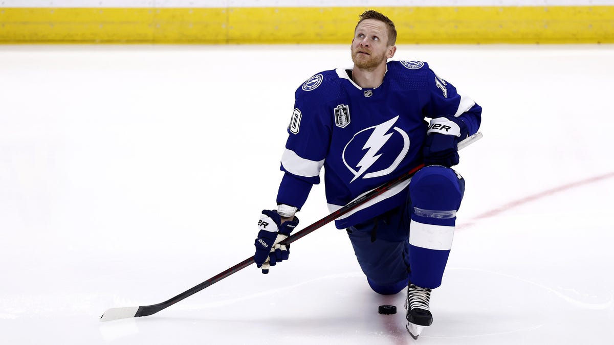 Lightning’s Corey Perry is officially a curse
