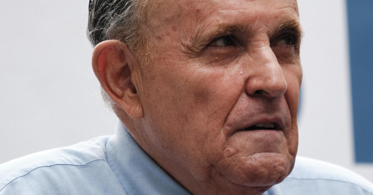 Rudy Giuliani slapped while campaigning for son at Staten Island supermarket