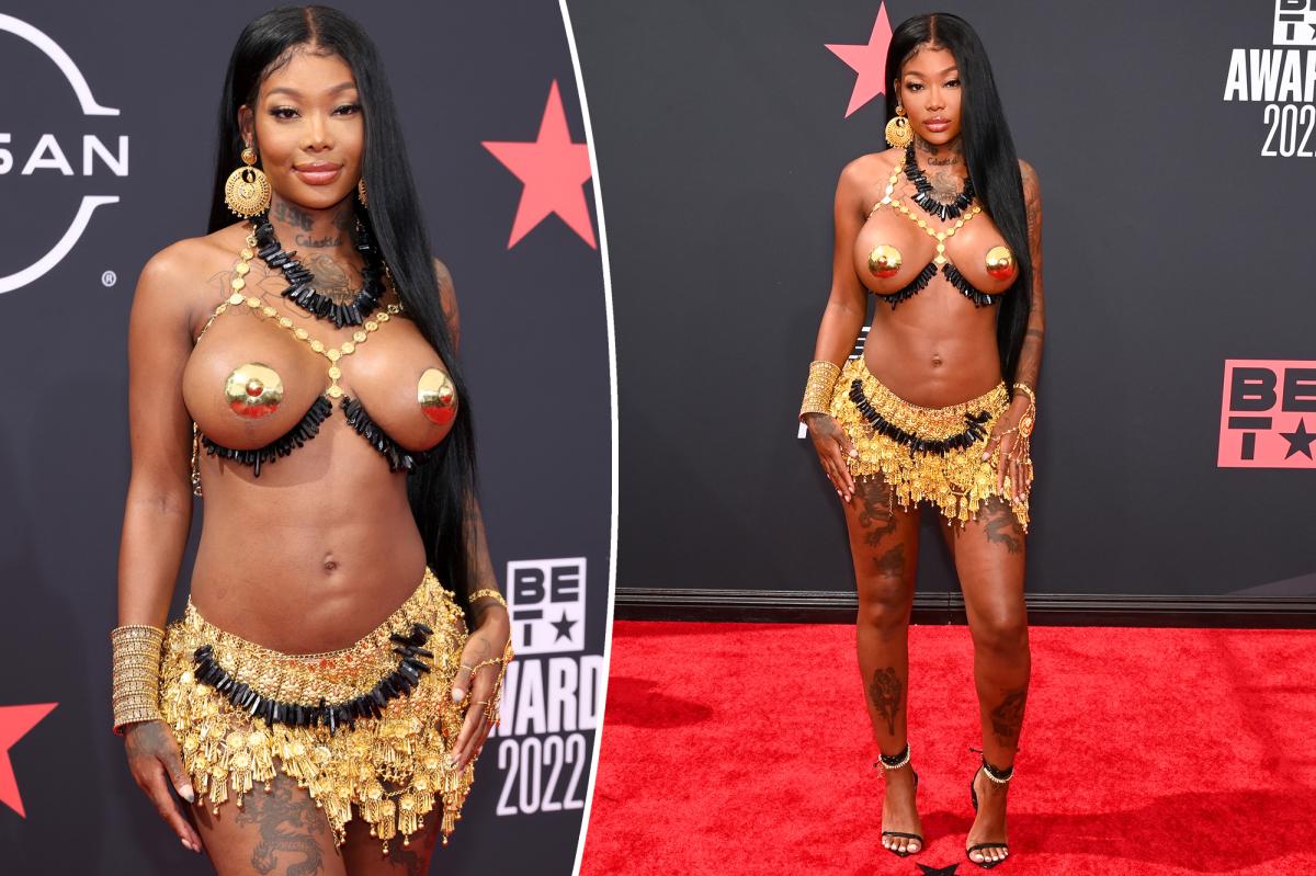 See Summer Walker's barely-there BET Awards 2022 red carpet outfit