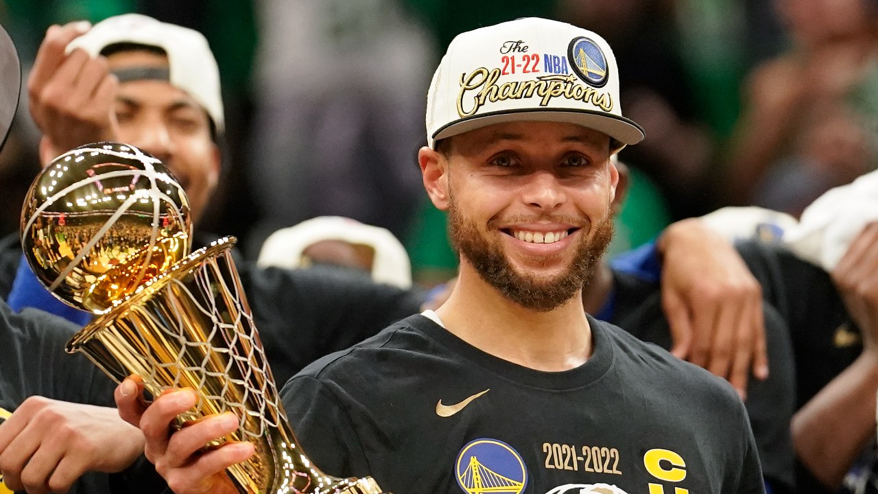 Steph Curry leads Warriors to NBA title, earns Finals MVP: 'God is great'