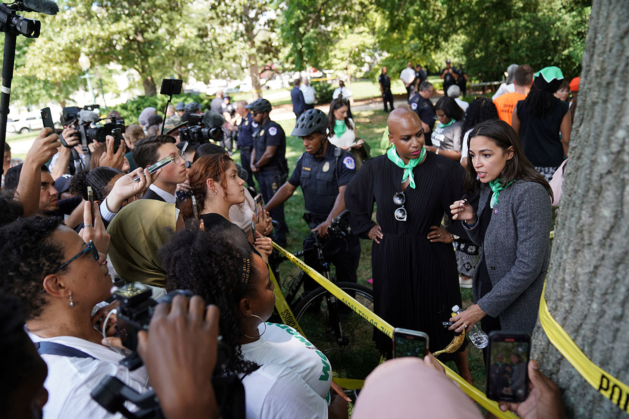 AOC denies 'faking' handcuffs after being detained in Supreme Court protest