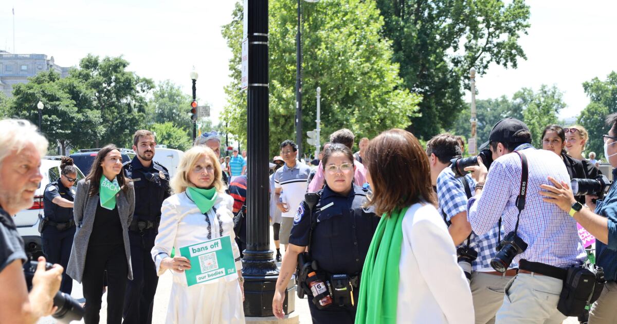 AOC, several Democrats arrested outside Supreme Court during Roe protest