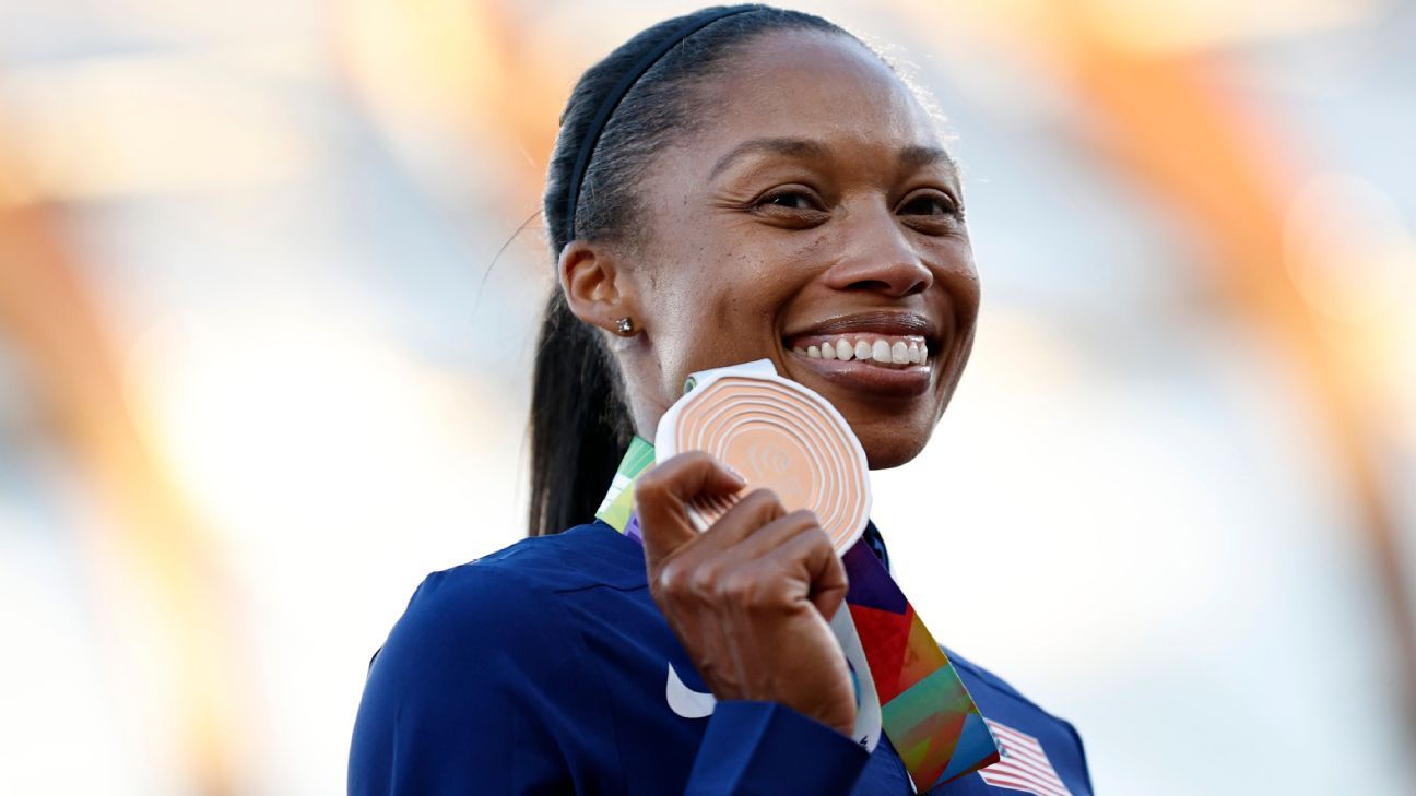 Allyson Felix caps final appearance at track world championships with bronze medal in 4x400m mixed relay