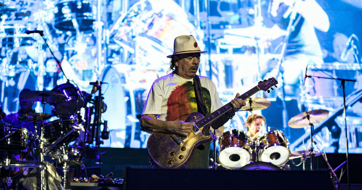 Carlos Santana collapses on stage during performance near Detroit