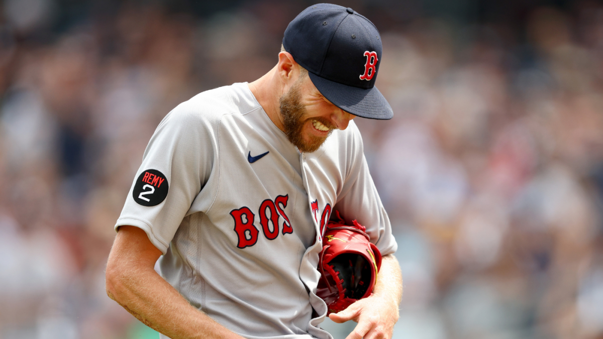 Chris Sale injury update: Red Sox lefty breaks pinkie finger on line drive, likely out at least 4-6 weeks