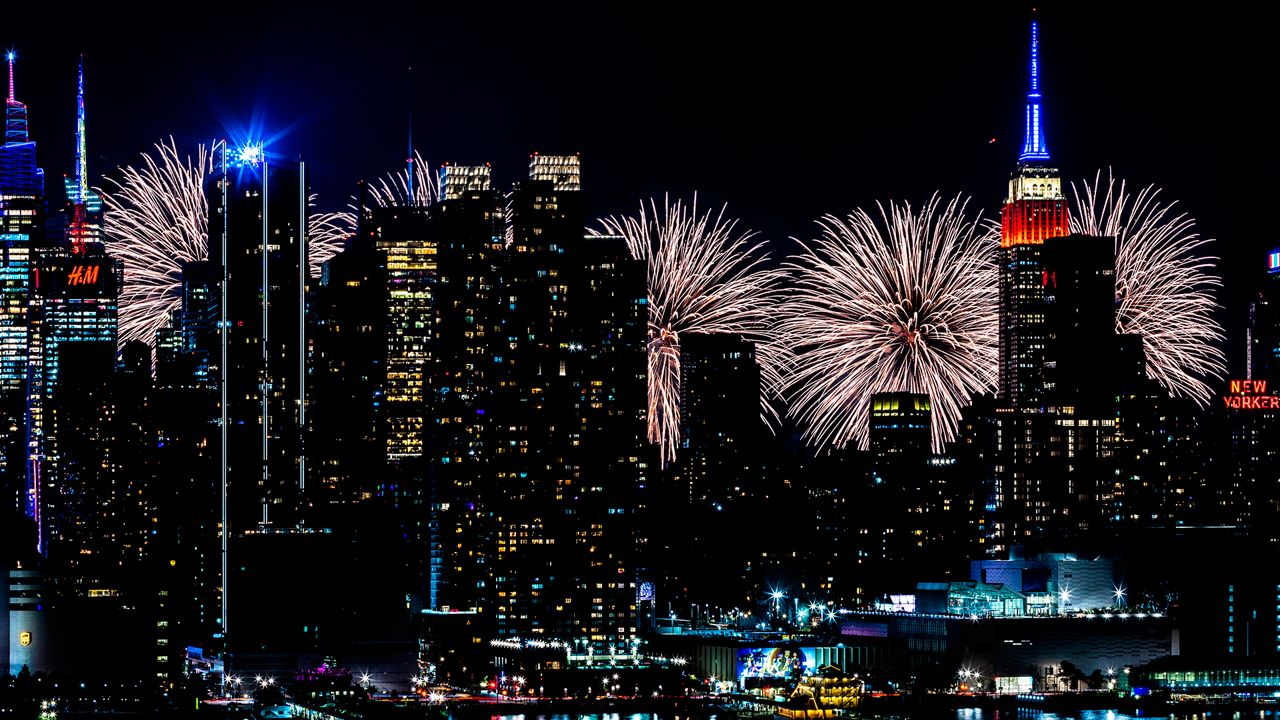 Macy's 4th of July Fireworks show lights up NYC sky