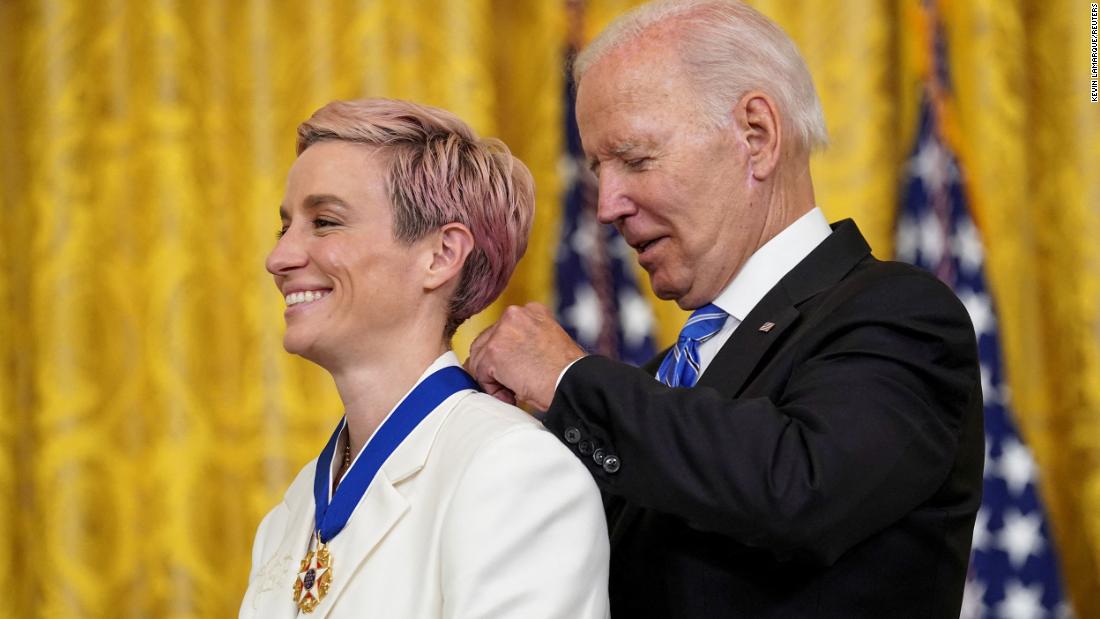 Megan Rapinoe pays tribute to Brittney Griner while receiving Presidential Medal of Freedom