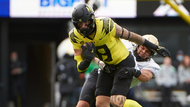Oregon football player Spencer Webb dies in 'tragic accident': reports